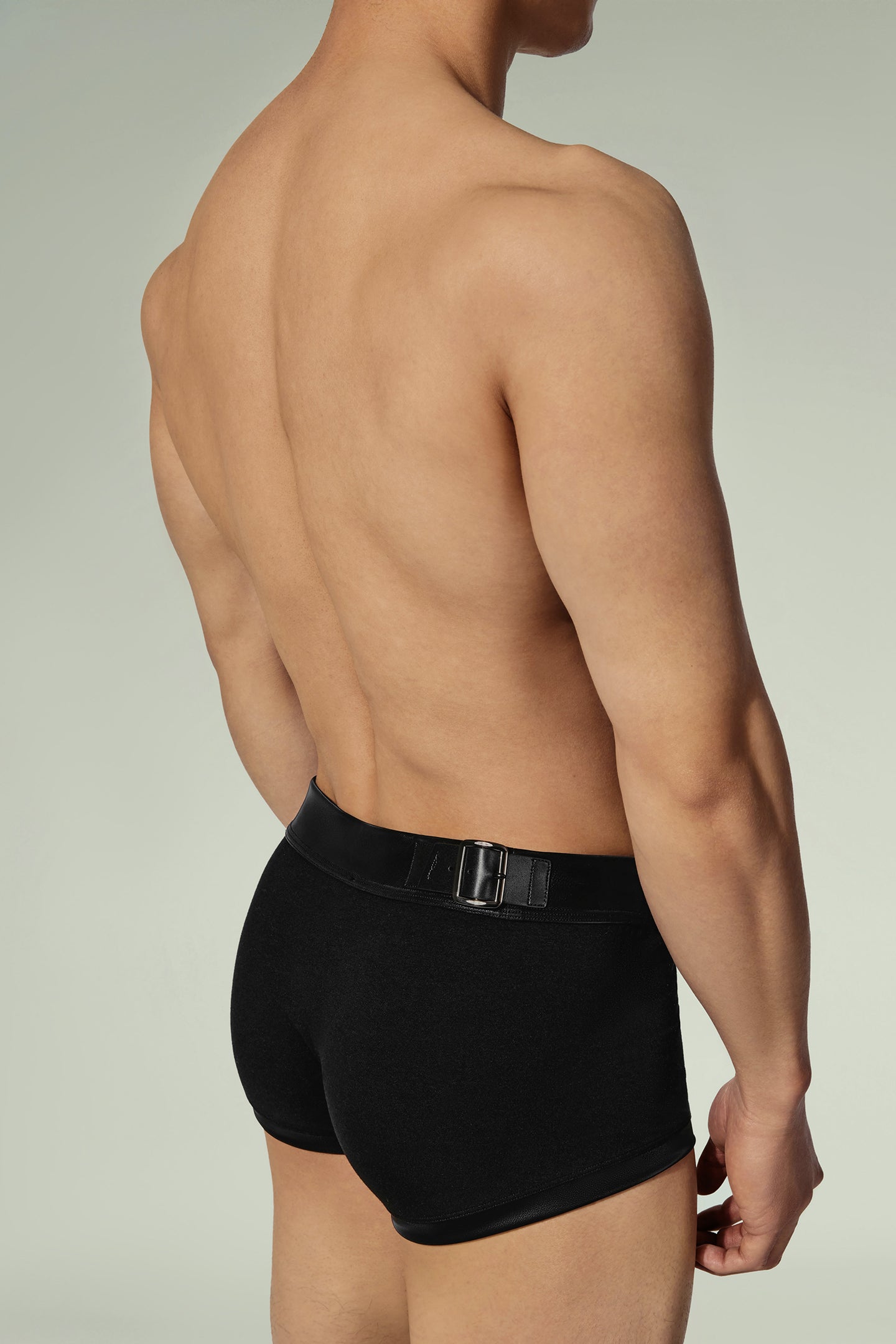 Buckle Trunk